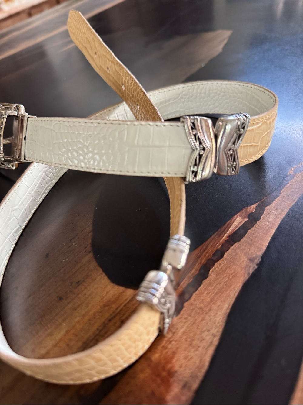 Brighton Cream Tan Reversible Croc Embossed Leather Belt Scroll Buckle Size 32 - Picture 4 of 7